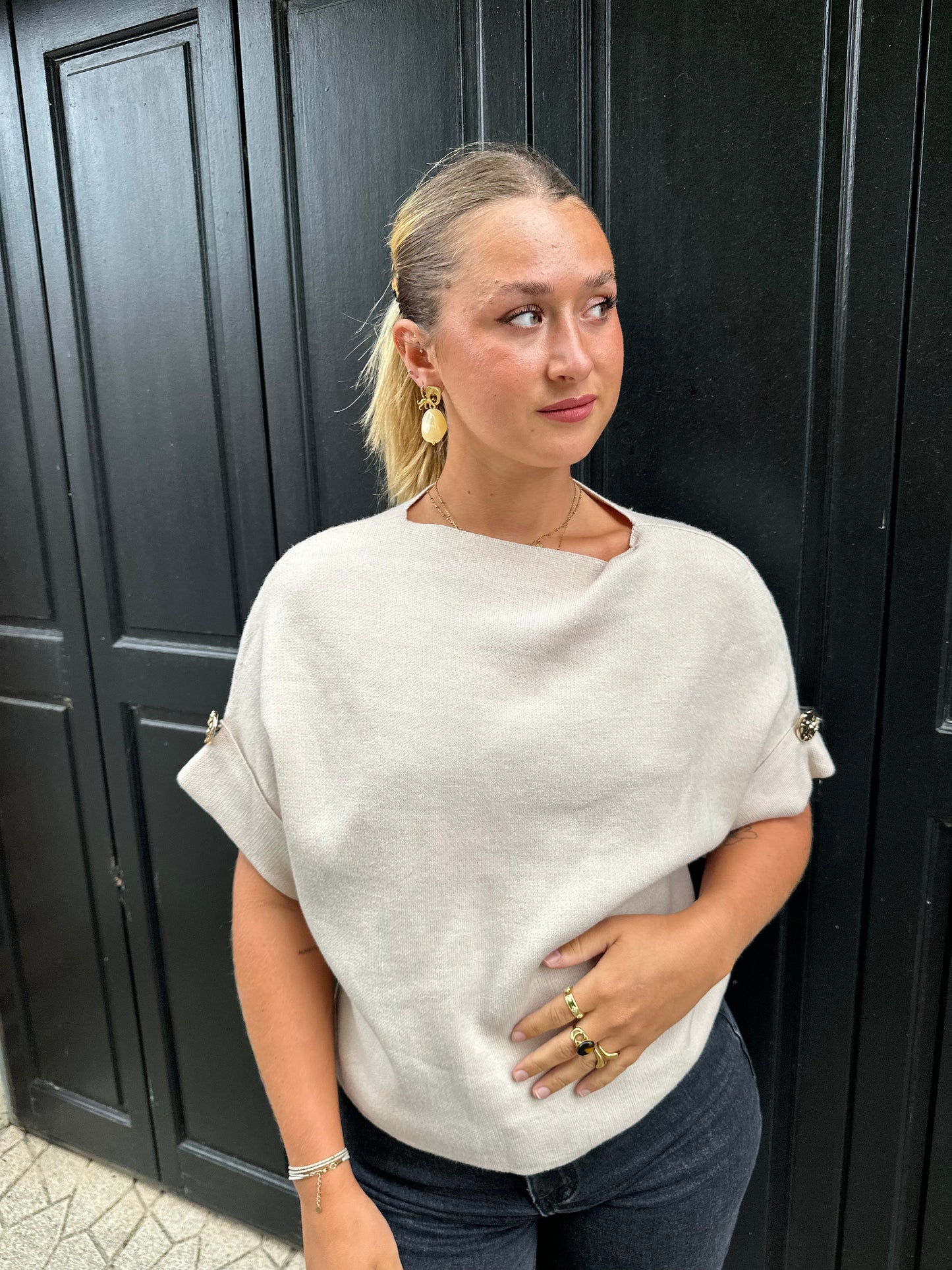 Pull beige manches courtes