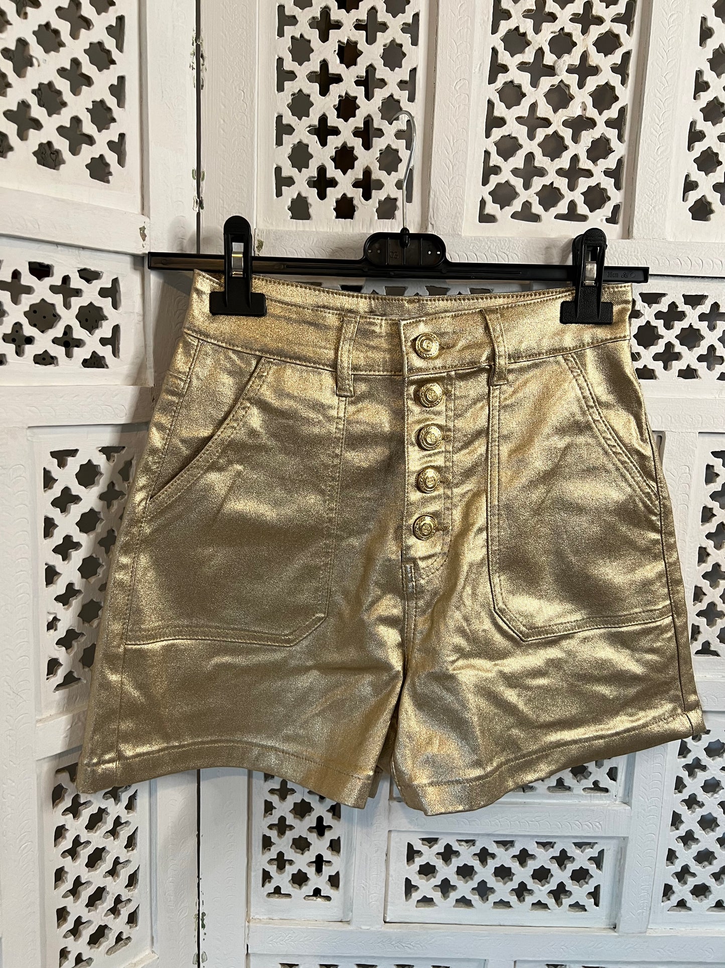Short doré